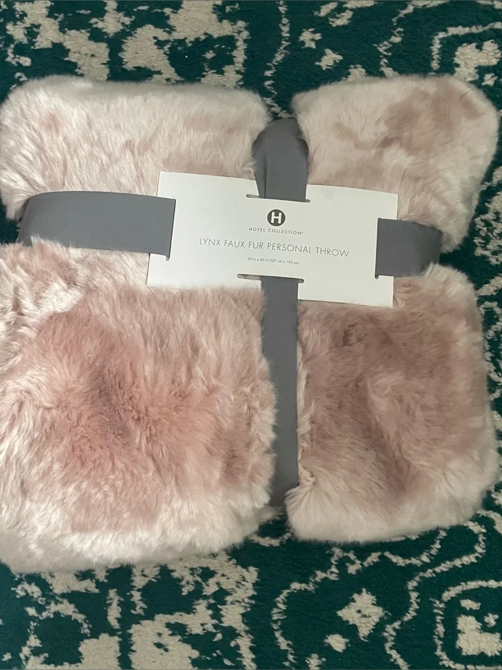 Dusty pink faux fur throw blanket 50x60